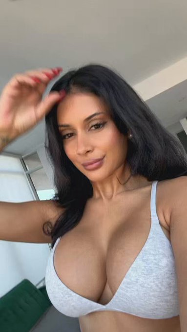 Who else is watching #UFC300 tonight?! 💥 https://t.co/CUS5ccf9Gg<a href="/tag/ufc300"class="tags">#UFC300</a>