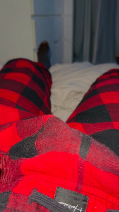 I’m lying in bed horny and need company https://t.co/bhPPhPASnB