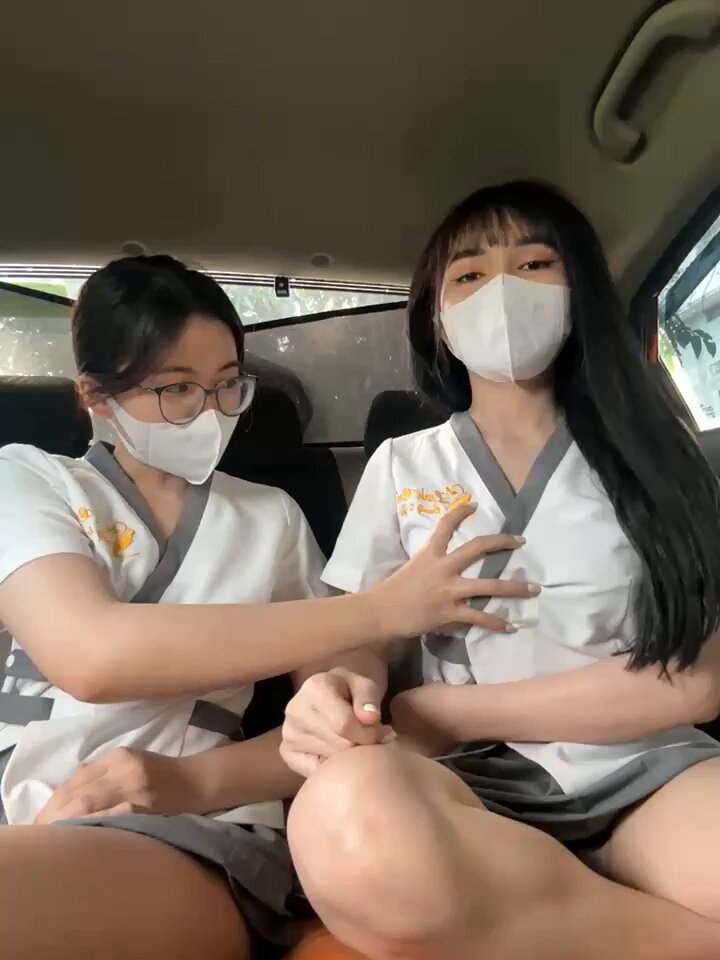 adik kakak pulang sekolah bugil di mobil part 1