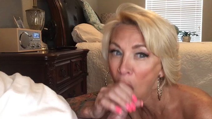 Southern milfs love to suck?https://t.co/Hkv3E1FJwN https://t.co/Zjl213kp8I