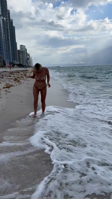 You know I love my walks! Would you walk the nude beach with me? https://t.co/1P1jKNc80D