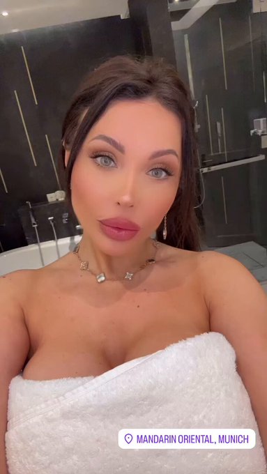 Have a nice weekend guys ?♥️ https://t.co/ksIIsUENqh