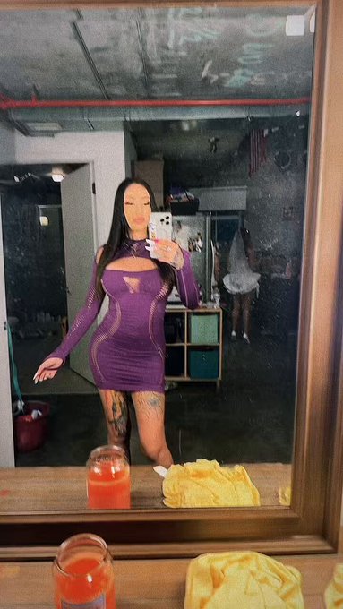 Party Bus late night @RealRKofficial shoot ?? https://t.co/7eScI2bXWG