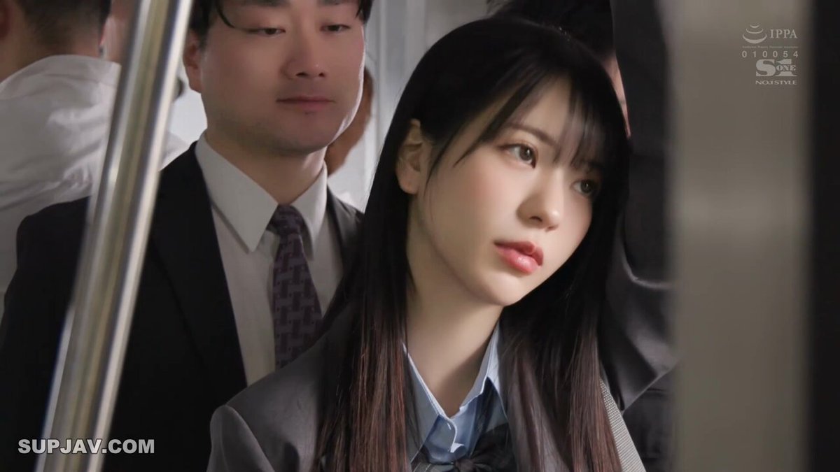 「长视频」天真可爱的清纯女同学 在电车上被偷摸 在图书馆背着男朋友偷偷做爱 慢慢的沉迷这种感觉无法自拔不断射精