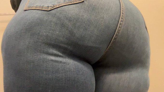 No caption, just my fat ass https://t.co/QgufTDFS6v