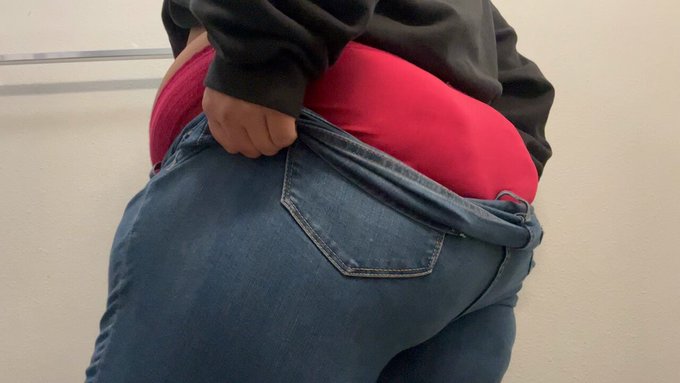 No caption, just my fat ass https://t.co/QgufTDFS6v