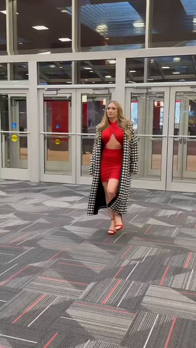 Always walk in like you own the place. https://t.co/UFGInTaB65