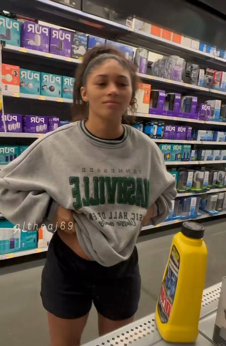 Would you meet me in the bathroom?? https://t.co/3ArhUshgOj