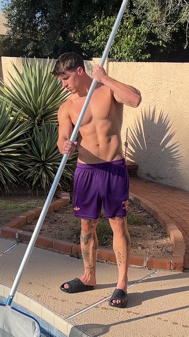 Sending nudys to anyone who comments &ldquo;daddy&rdquo; https://t.co/m4GRjBUhFd