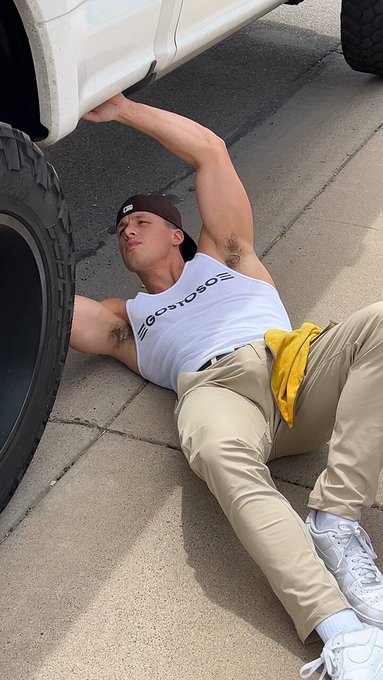 RT if you&rsquo;d help me out here https://t.co/dALN3EldF4