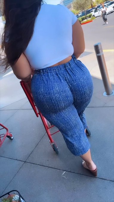 Would you say hi to me at the grocery store ? ? ? #ButterCream19 #BriellaBardot #BBW #Thick https://t
