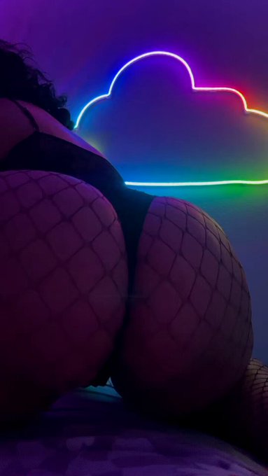 As(s) promised 🍑 Drool away at my fat ass https://t.co/n2OngLFQEQ