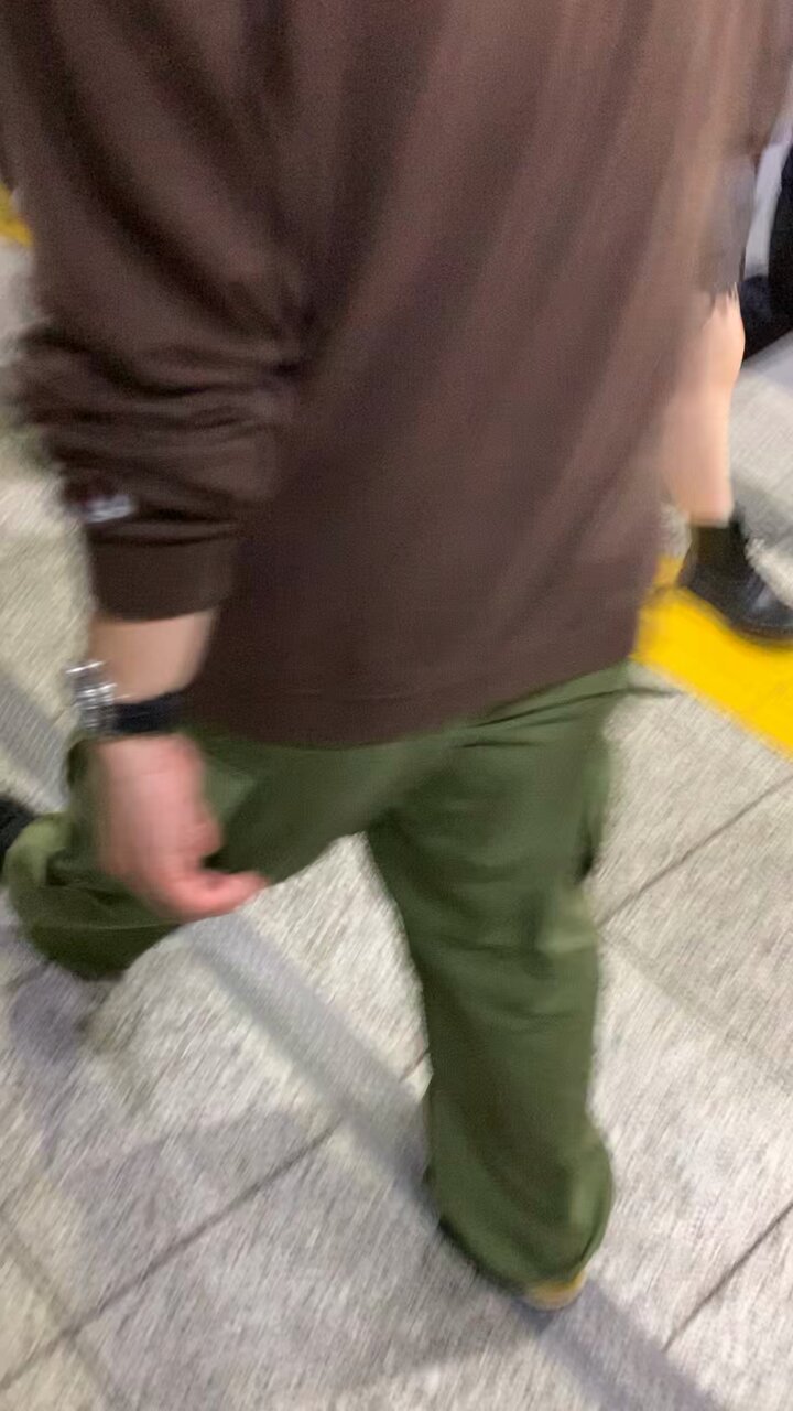 多目的トイレ　盗撮 以前子供2人と多目的トイレに入って 最後に私がしていたらドアを開けられ  100人くらいの人に便器に座っている姿を見られましたと言う投稿をしたのですが、 100人なんて大袈裟じゃない 笑いましたとか どこのトイレとか  結構話のネタになりました😆 子供 ...