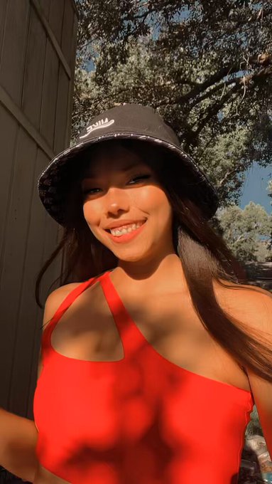 Do you still think I’m pretty with clothes on? https://t.co/rCm9VDjoRa