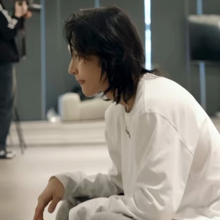 ウォンビンさん横顔彫刻、綺麗すぎるなに