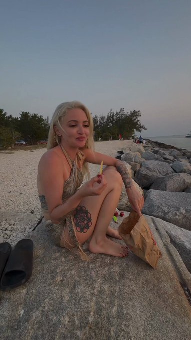 2 pic. Happy Birthday to my favorite human in the world @LolaFaeXXX ! ???? thanks for lettin’ me love
