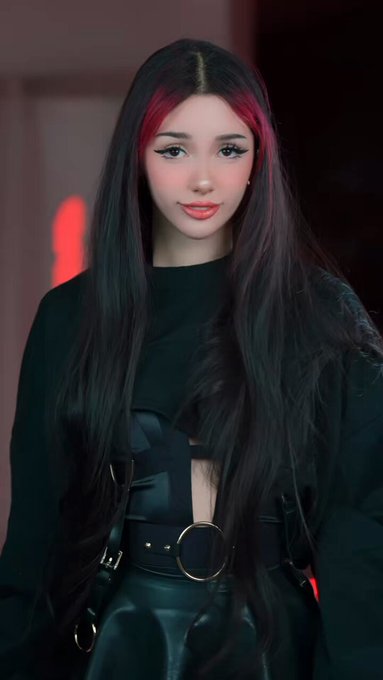 Just gimme your soul already ?❤️ https://t.co/gghLnW6X94