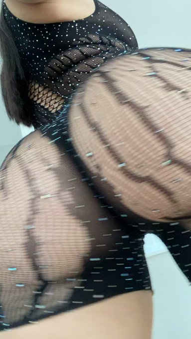 Who&rsquo;s face can I sit on? 🤭😏  https://t.co/PeonuBzbMB https://t.co/nHoJLbVhkq