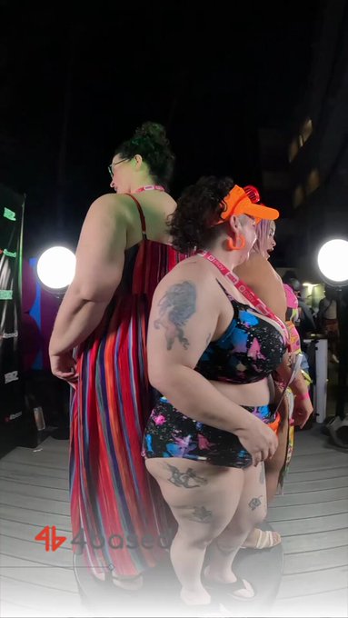 When we asked if 3 could fit on the rig they didn&rsquo;t realize we meant 3 Big Beautiful Women!! Sorry for<a href="/tag/transroommates"class="tags"><span>#transroommates</span></a>