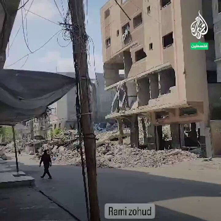 تغطية صحفية: مشاهد توثق لحظة استهداف مدفعية الاحتلال لمبنى سكني بمخيم جباليا شمال قطاع غزة 