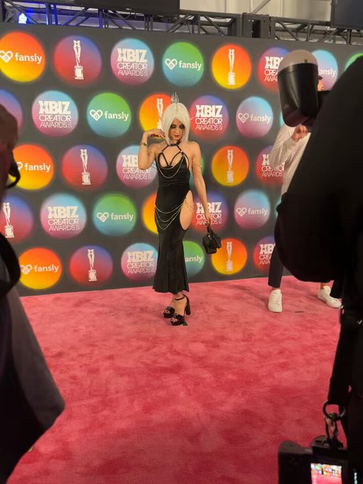 The awkward scuttle between poses ? "Aery try not to be an introvert challenge" failed 
#xbizmiami #xbizcreatorawards