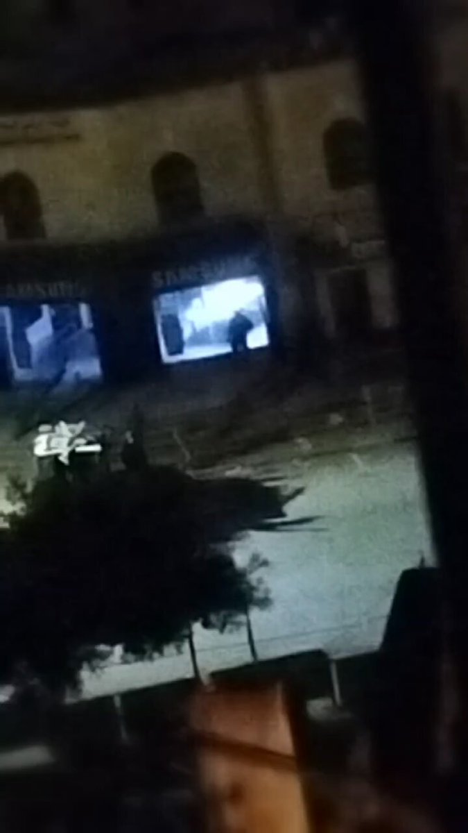 تغطية صحفية: قوات الاحتلال داهمت محلا للهواتف خلال اقتحام مدينة نابلس وعاثت فيه خرابا 