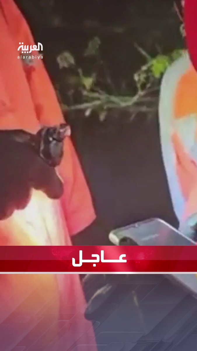 مشاهد تظهر عناصر من فرق الإنقاذ الإيرانية أثناء محاولات العثور على طائرة رئيسي #إيران 