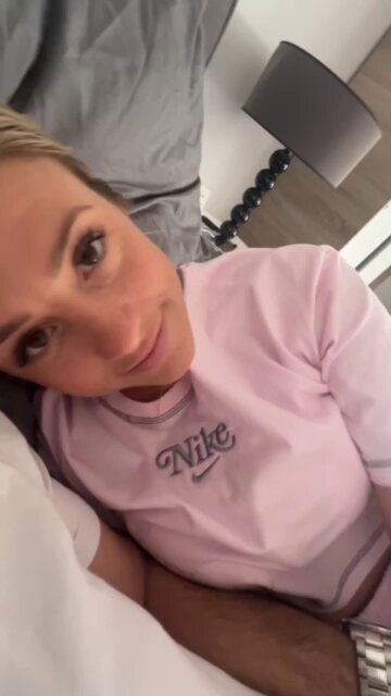 J'AIME TELLEMENT FAIRE JOUIR 🍆💦 J'aime branler une queue avec ma main... J'aime prendre une queue dans