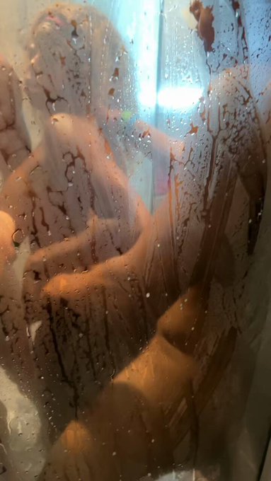 I got friends &amp; you got friends &hellip; 😏 https://t.co/aA1TiptZ2l