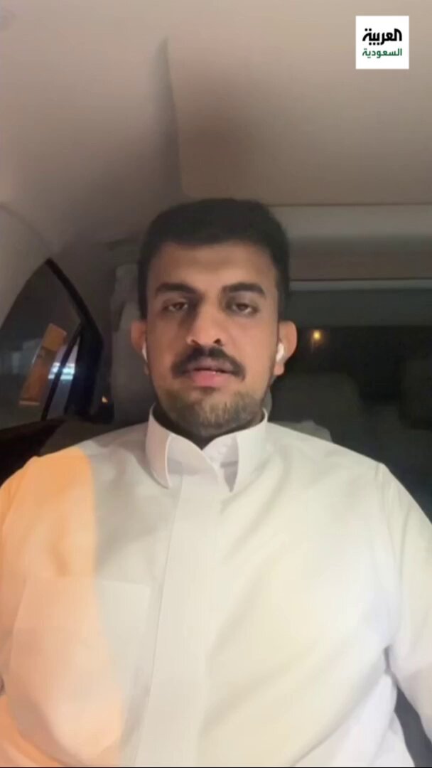 المواطن "فهد البلوي" يحكي قصة الفيديو المتداول له وهو ينقذ طفلة تحركت بها السيارة بعد أن تركتها والدتها قيد التشغيل ونزلت لأحد المحلات في جدة غرب السعودية. عبر 