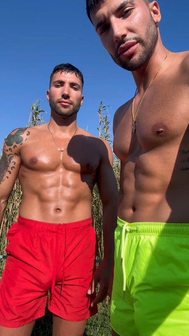 Curious enough to subscribe our TWIN HOT page ?  Check it out (LIN K on B I O) https://t.co/02Y6WkXh<a href="/tag/fitness"class="tags"><span>#fitness</span></a>