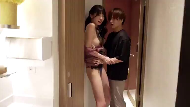 森日向子 人生で一度は訪れたい神キャバクラ。 トイレでこっそり楽しんじゃいます。