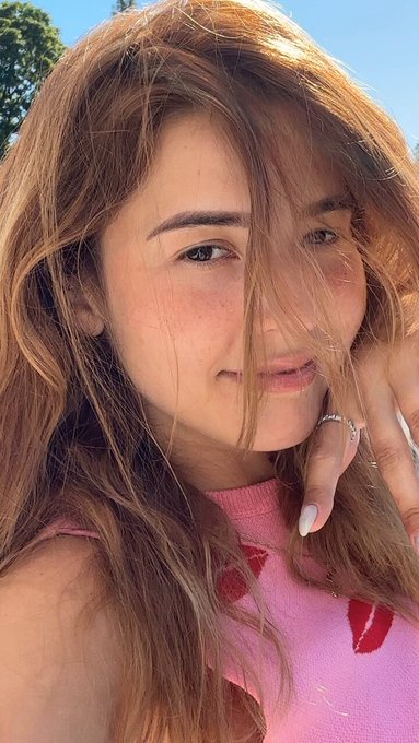 Drop a like if you like my smile ?❤? https://t.co/K23WmO9Jc5