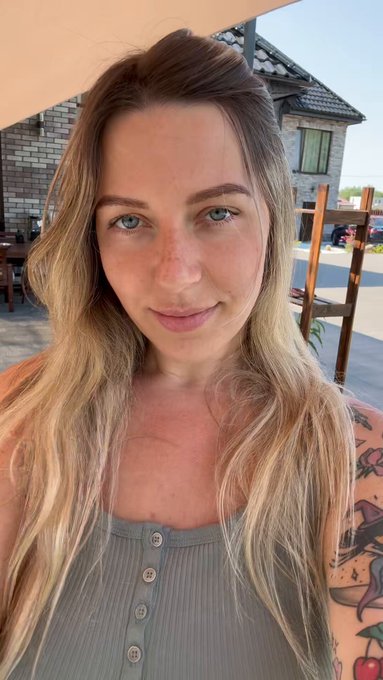 Freckles : yay or nay? ? https://t.co/geCqB9Hwhf