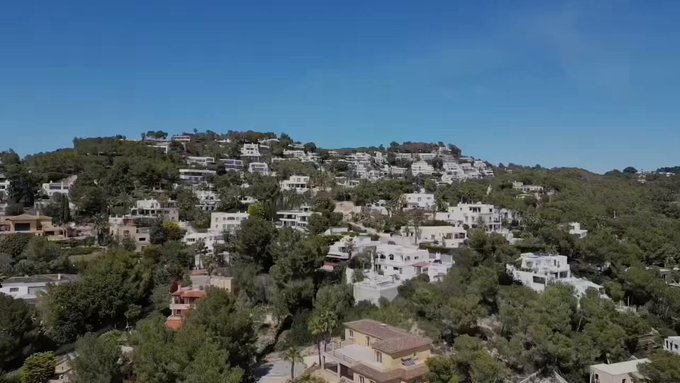 LE MARIAGE 💍 Je vous propose cette fois ci une vid&eacute;o EXCLUSIVE qui retrace mon mariage &agrave; Ibiza ☀️ &Eacute;videmment<a href="/tag/amsterdam"class="tags"><span>#amsterdam</span></a>