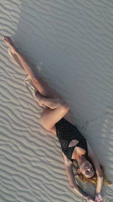 RT if you want to fuck with me on a desert island ? https://t.co/PDA37dV8tX