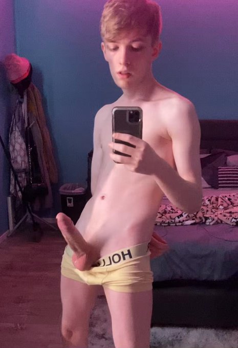 It’s my birthday today! 🎉  Wanna be my present? https://t.co/8kGRAC9pWR