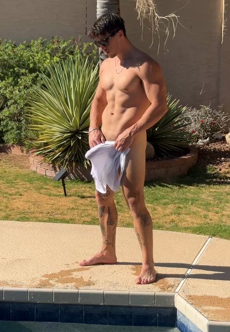 RT if you wanna see under the shirt&hellip; https://t.co/aMXiQJEZTf