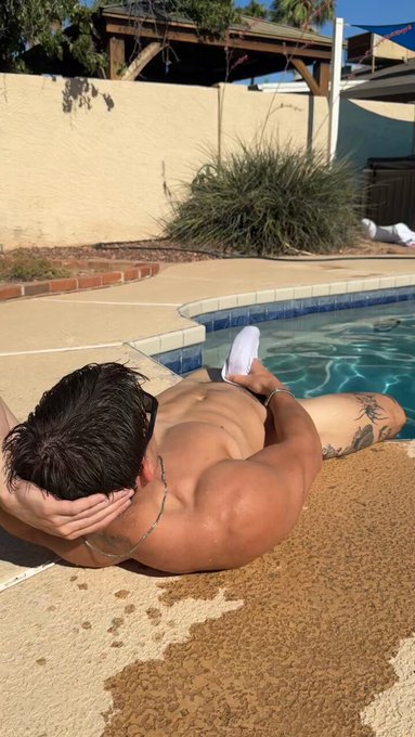 Sending nudys to everyone who comments &ldquo;daddy&rdquo; https://t.co/Ho4O1anDIu