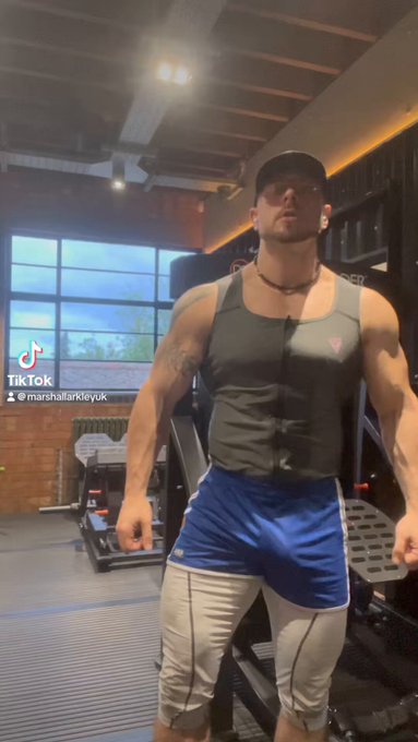 Training legs in leggings, fine for some&hellip;  But I think I&rsquo;d get asked to leave without the shorts ontop<a href="/tag/edinburghfringe"class="tags"><span>#edinburghfringe</span></a>