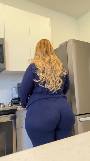 gm baby i made us coffee ☕️ https://t.co/ZaZY2jDCdF