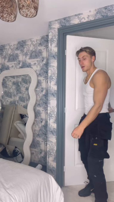 It&rsquo;s fun being the work site slut 🦺 https://t.co/6vfNDaYOXE