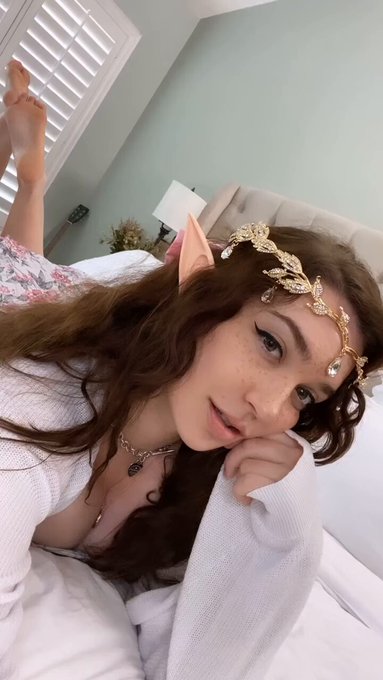 call me princess rn or else (ง &bull;̀_&bull;́)ง https://t.co/iAvKgBxuJf