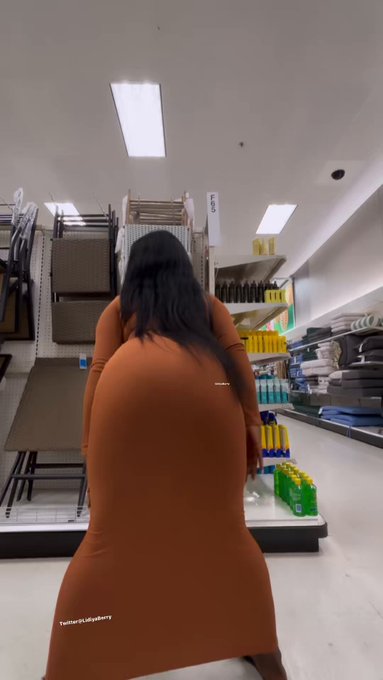 Would You Fuck Me In Target? ?? https://t.co/824vS3nihp