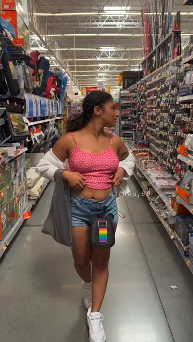 Giving Walmart a show!! ;) https://t.co/X1SUQeMkEd