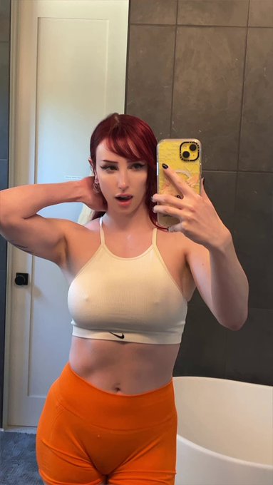 TODAY I&rsquo;m streaming at the gym&hellip;..after stream I&rsquo;ll be selling the panties I wore today >:3 DM me if you