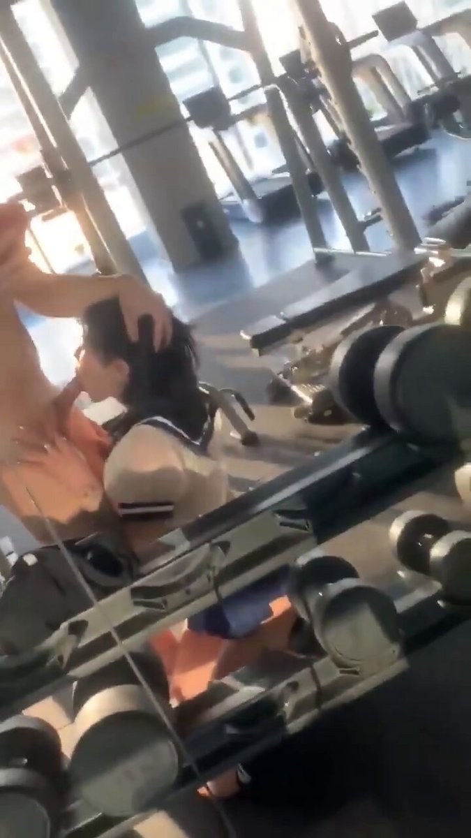 「
短视频」凯琪夫妻 每天分享我们夫妻珍藏的视频,这部又见大尺度猎奇系列,在健身房帮肌肉男口这个太戳性癖了,会玩,❤️想看更多我们夫妻自拍视频,请看我主页,