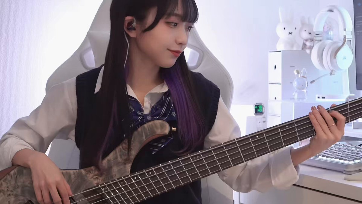 ◤￣￣￣￣￣￣￣￣￣￣￣ ギターと孤独と蒼い惑星 ______◢ ベースで