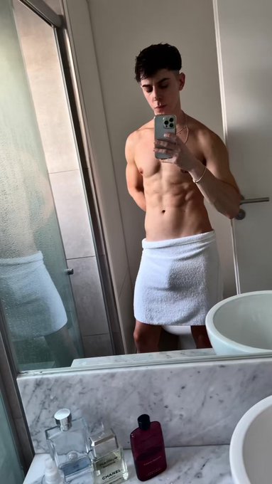 would you take a shower with me? 🔥🔥 https://t.co/404McINolA going to Milano next week, who is there?