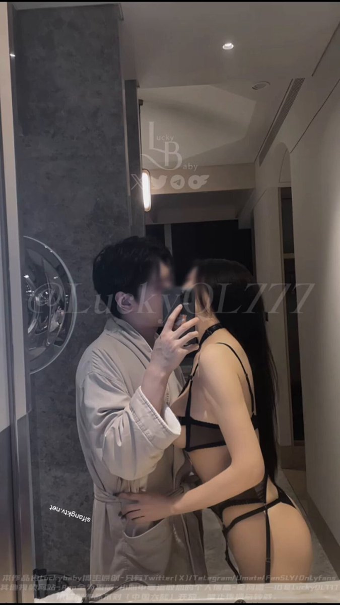 「
短视频」我的绿帽子 我适合直接抽插的那种~""直接搞里面就会出很多淫水~"真实航空空姐,大高个子穿制服,古典舞蹈变艳舞,摩擦骚豆豆不出淫水那就直接抽插,抗起大长腿整根插入,角度刁钻,妹子高潮抽搐握紧床单,此等佳人连搞两炮,真是插麻了迟迟不射…